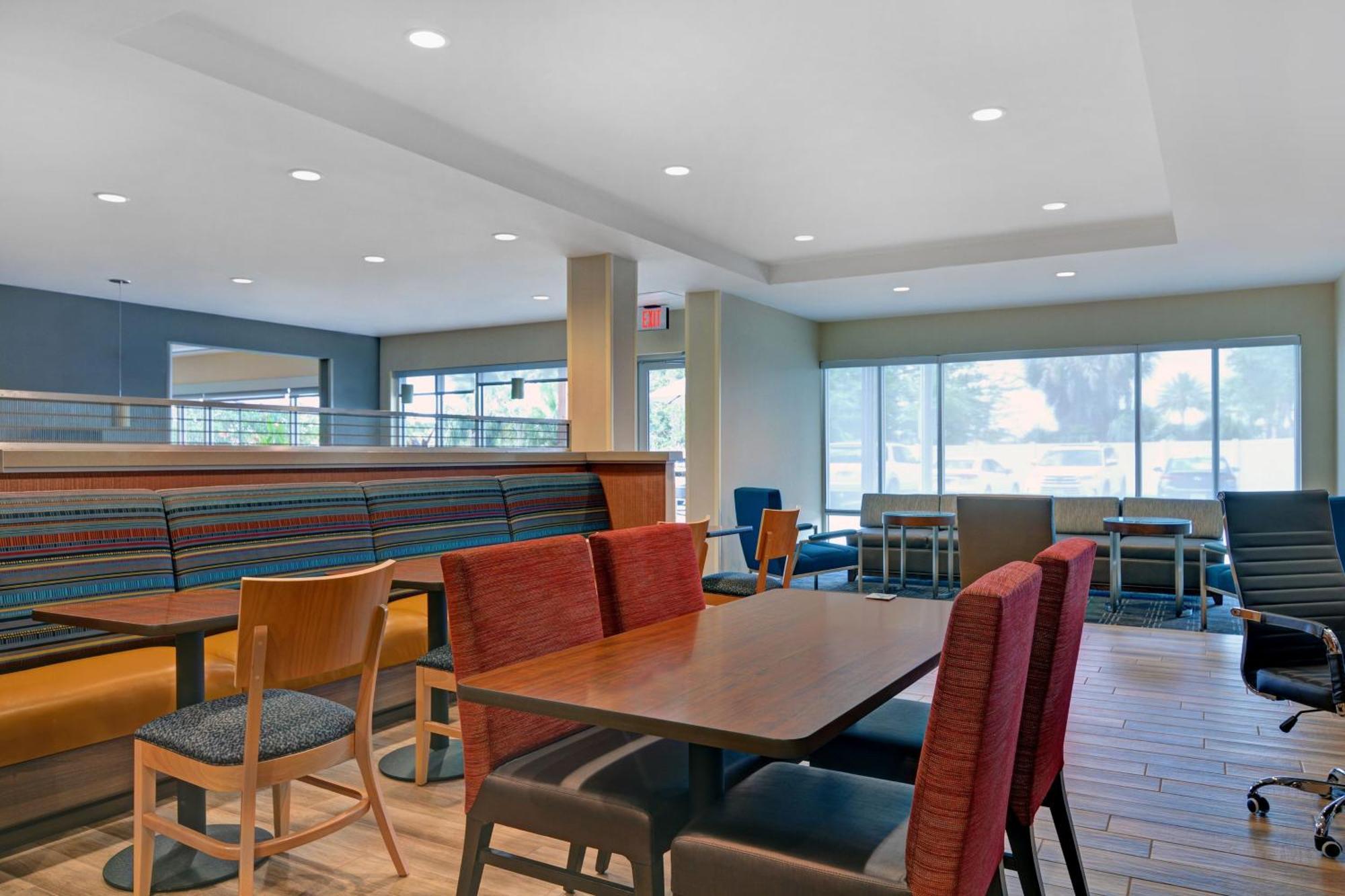 Towneplace Suites By Marriott Jacksonville East Экстерьер фото