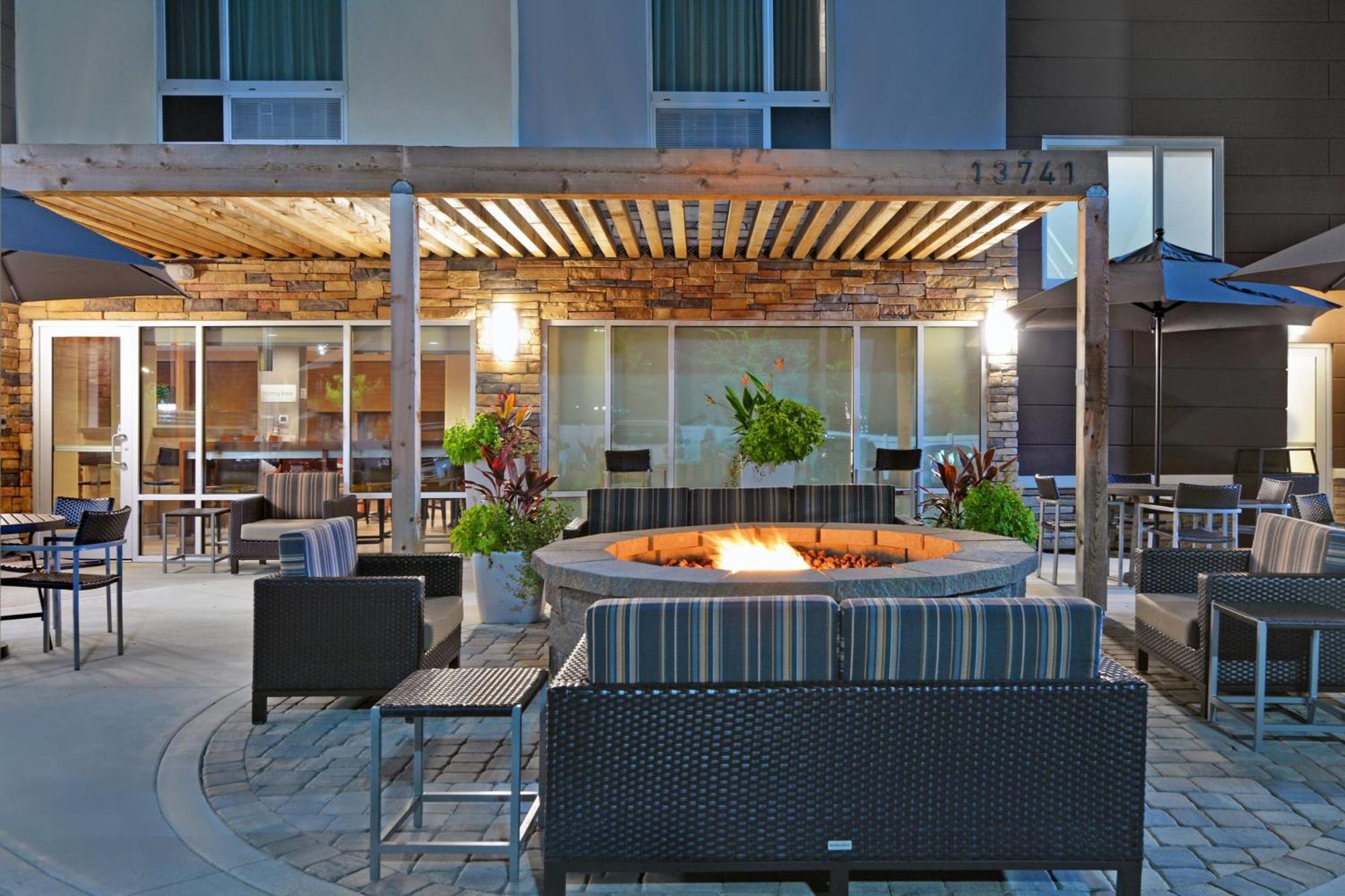 Towneplace Suites By Marriott Jacksonville East Экстерьер фото