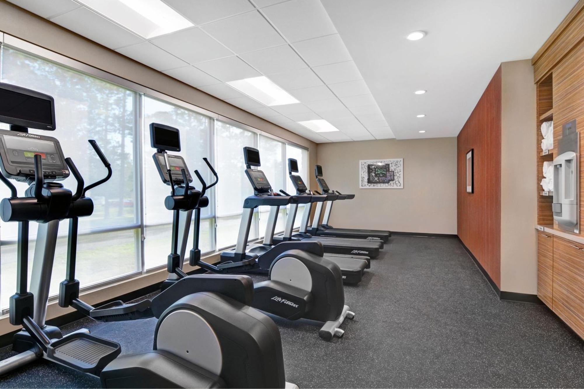Towneplace Suites By Marriott Jacksonville East Экстерьер фото